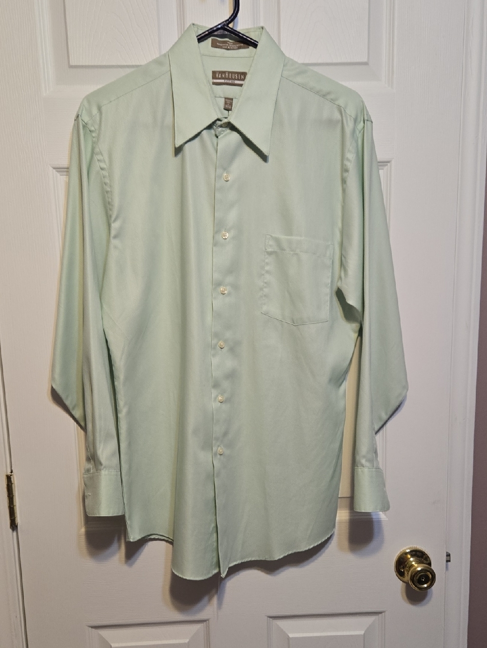 Van Heusen Men’s Pale Green Long-Sleeve Dress Shirt